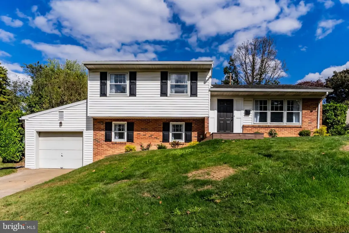 837 W Foxcroft Dr, Camp Hill, PA 17011 - #1