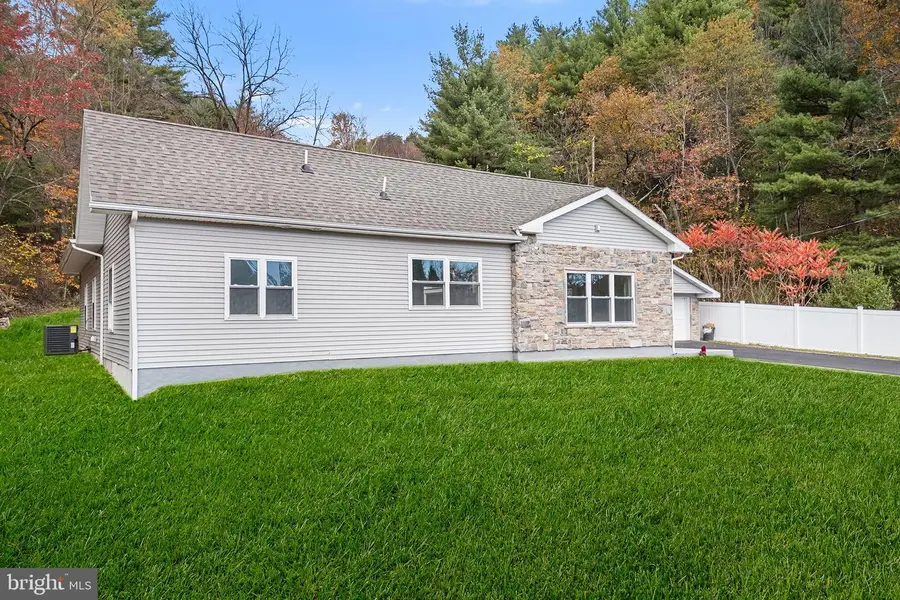 601 Fireline Rd, Palmerton, PA 18071 - Image #2