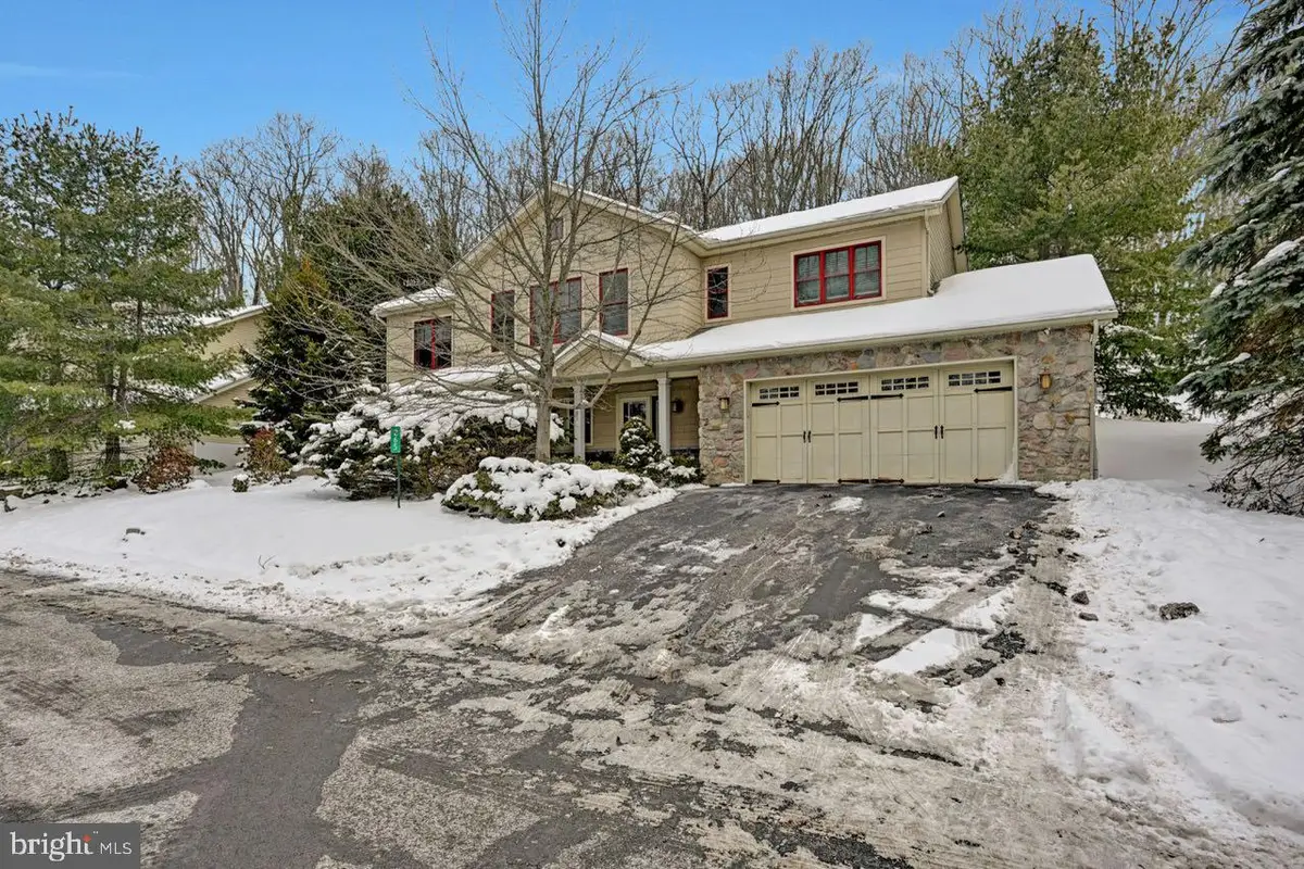 265 Longview Dr, Lake Harmony, PA 18624 - Image #1