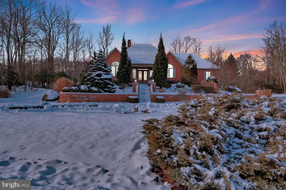 235 Wolf Hollow Rd, Lake Harmony, PA 18624 - Image #1