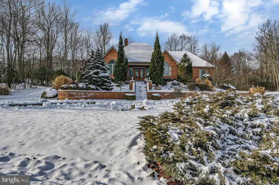 235 Wolf Hollow Rd, Lake Harmony, PA 18624 - Image #2