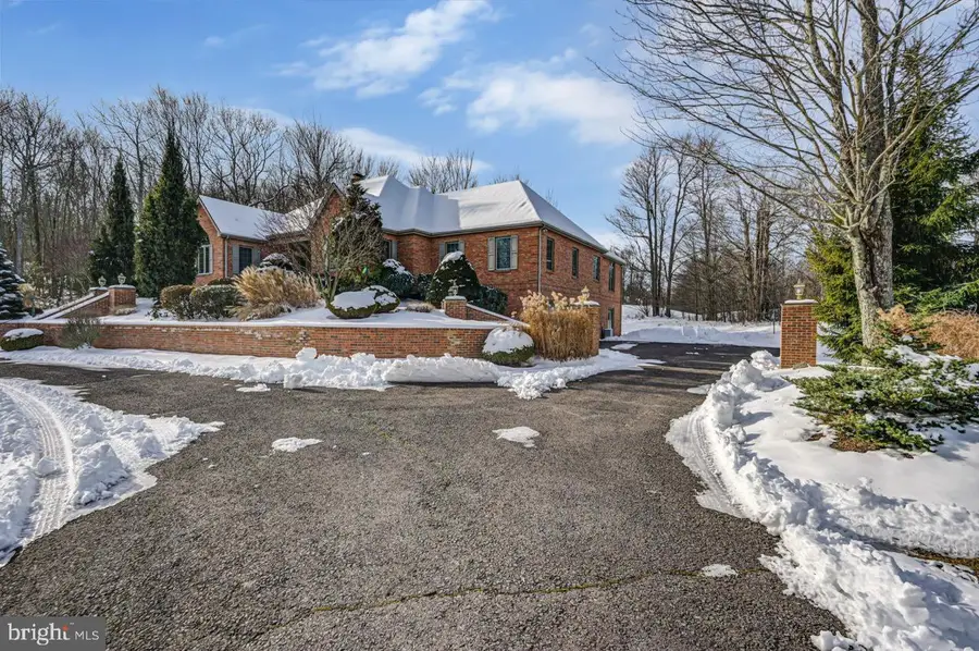 235 Wolf Hollow Rd, Lake Harmony, PA 18624 - Image #3