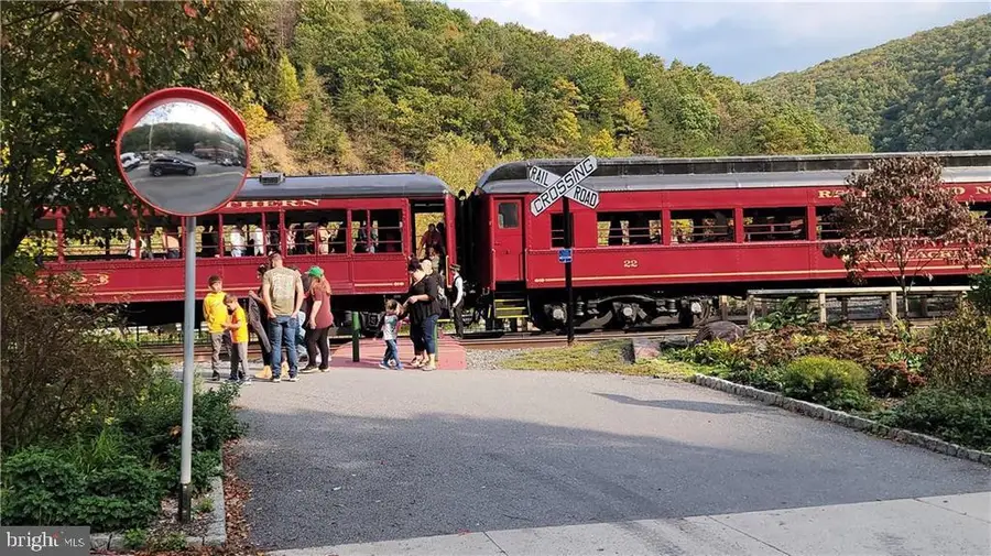 12 E 6th St, Jim Thorpe, PA 18229 - #3