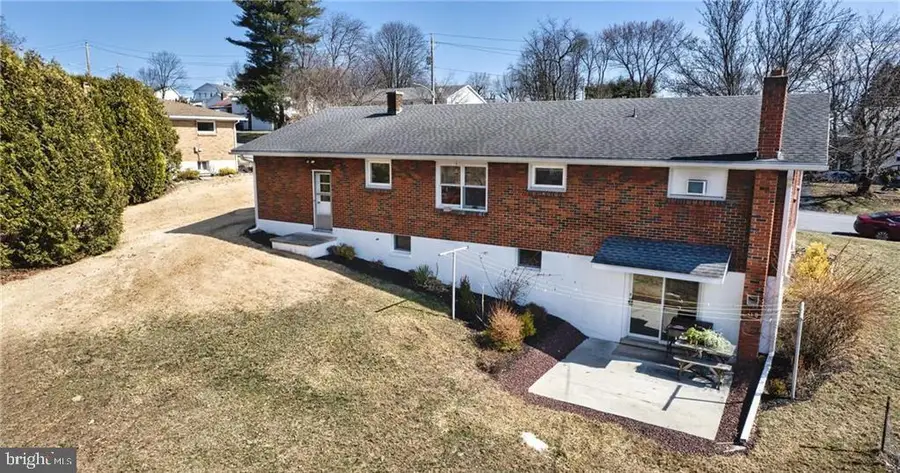 106 N 12th St, Lehighton, PA 18235 - #3
