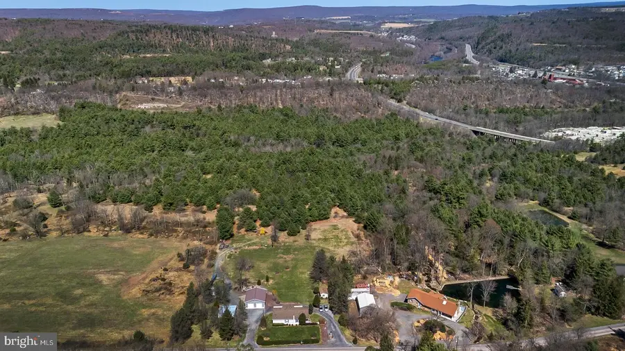 530 W Sunset Rd, Lehighton, PA 18235 - #3