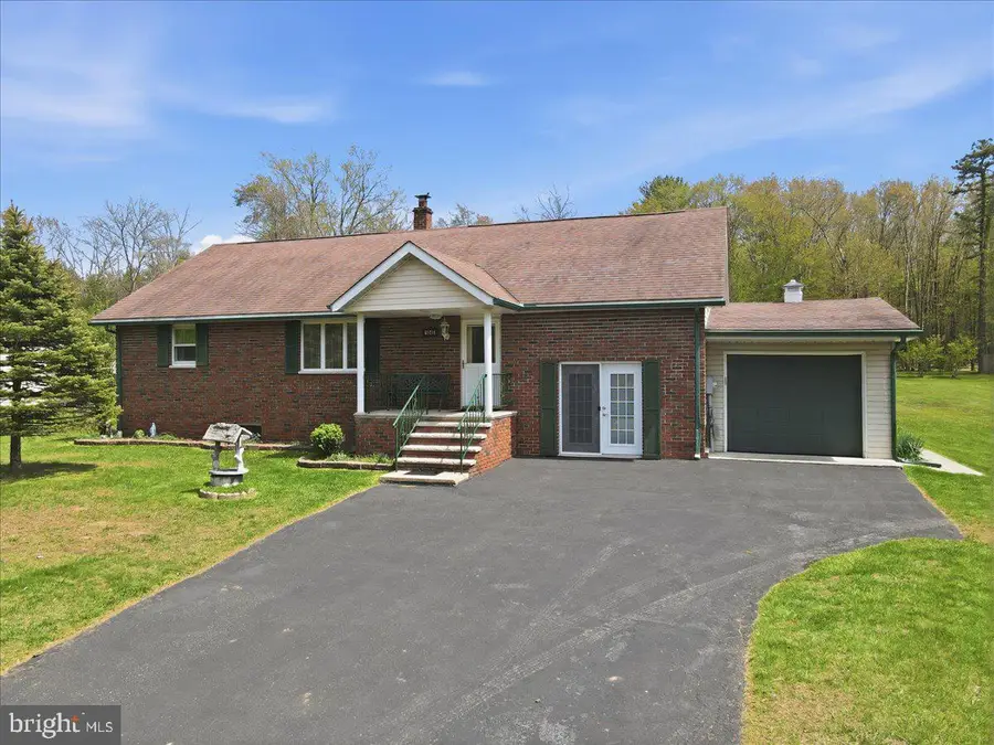 1045 Forest St, Lehighton, PA 18235 - #3