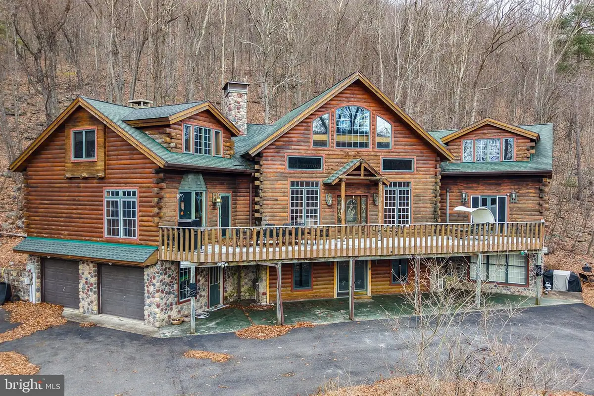 493 Lake Dr, Nesquehoning, PA 18240 - #1