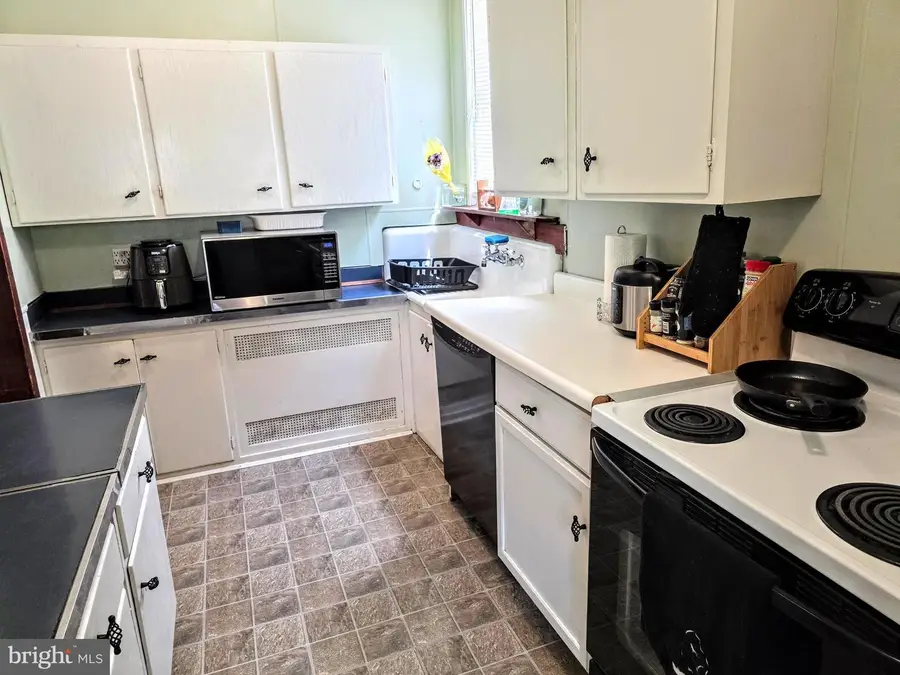 318 N 1st St, Lehighton, PA 18235 - #3