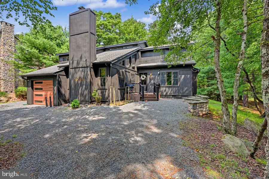 44 Chestnut St, Lake Harmony, PA 18624 - #2