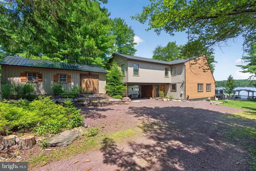 240 S Lake Dr, Lake Harmony, PA 18624 - #2