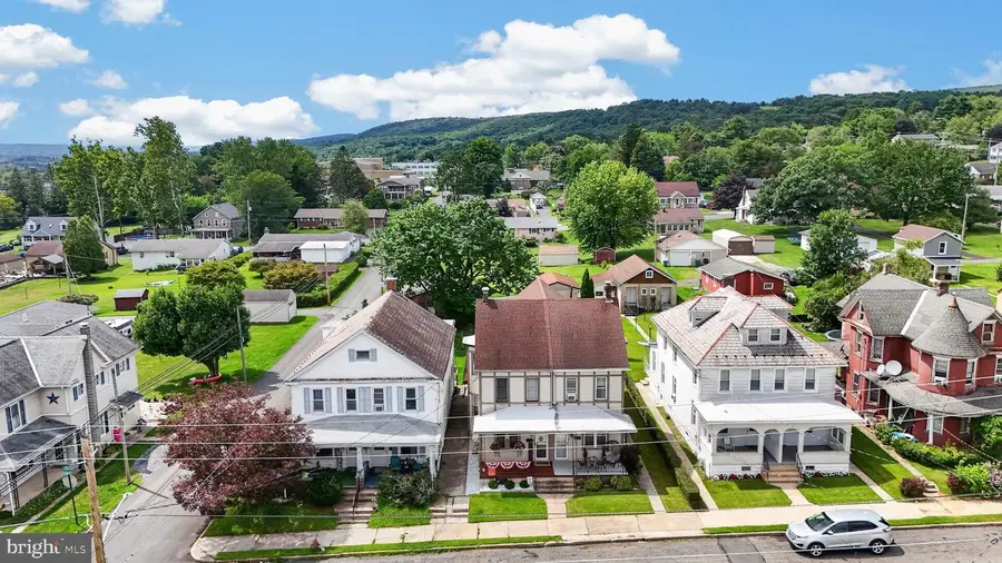 204 N 7th St, Lehighton, PA 18235 - #2