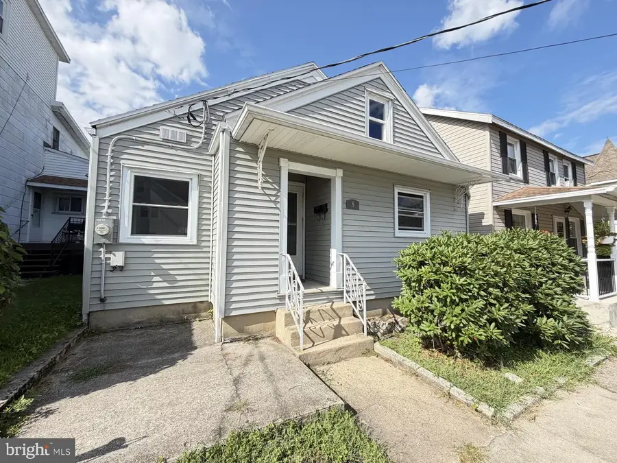 8 E Holland St, Summit Hill, PA 18250 - #2