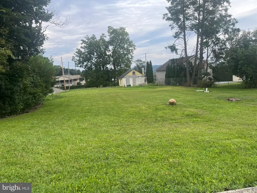 457 N 8th St N, Lehighton, PA 18235 - #2