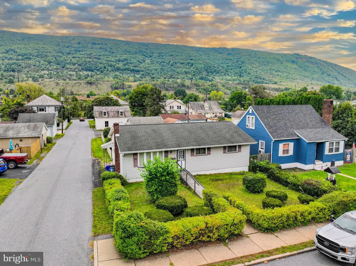 766 Franklin Ave, Palmerton, PA 18071 - #1