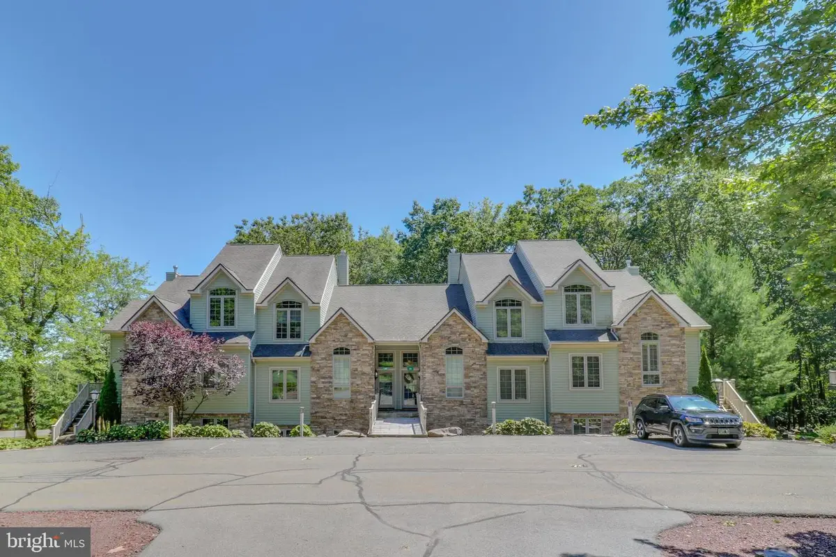 46 Mountainwoods Dr, Lake Harmony, PA 18624 - #1