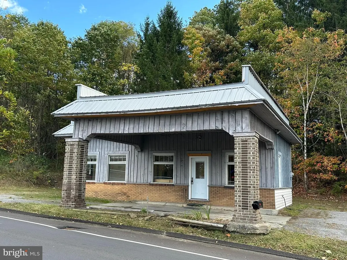 107 E Sycamore St, Snow Shoe, PA 16874 - Image #1