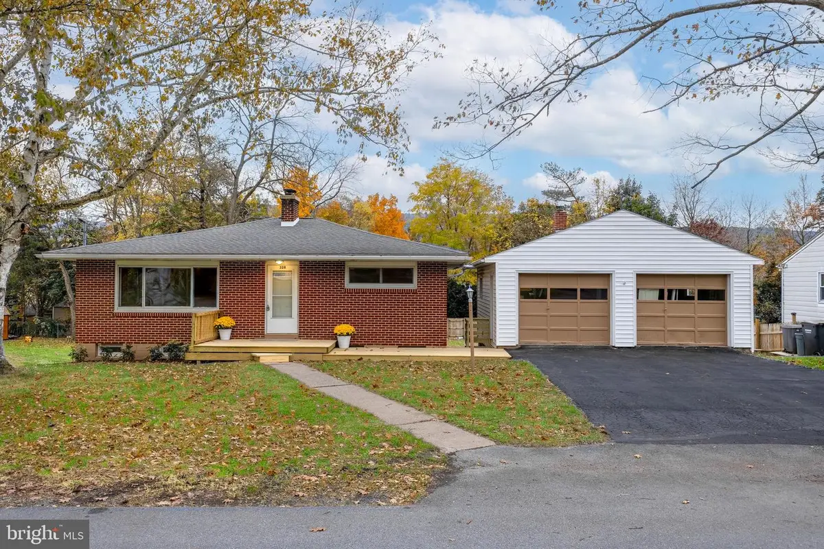 328 Lamp Post Ln, Boalsburg, PA 16827 - Image #1