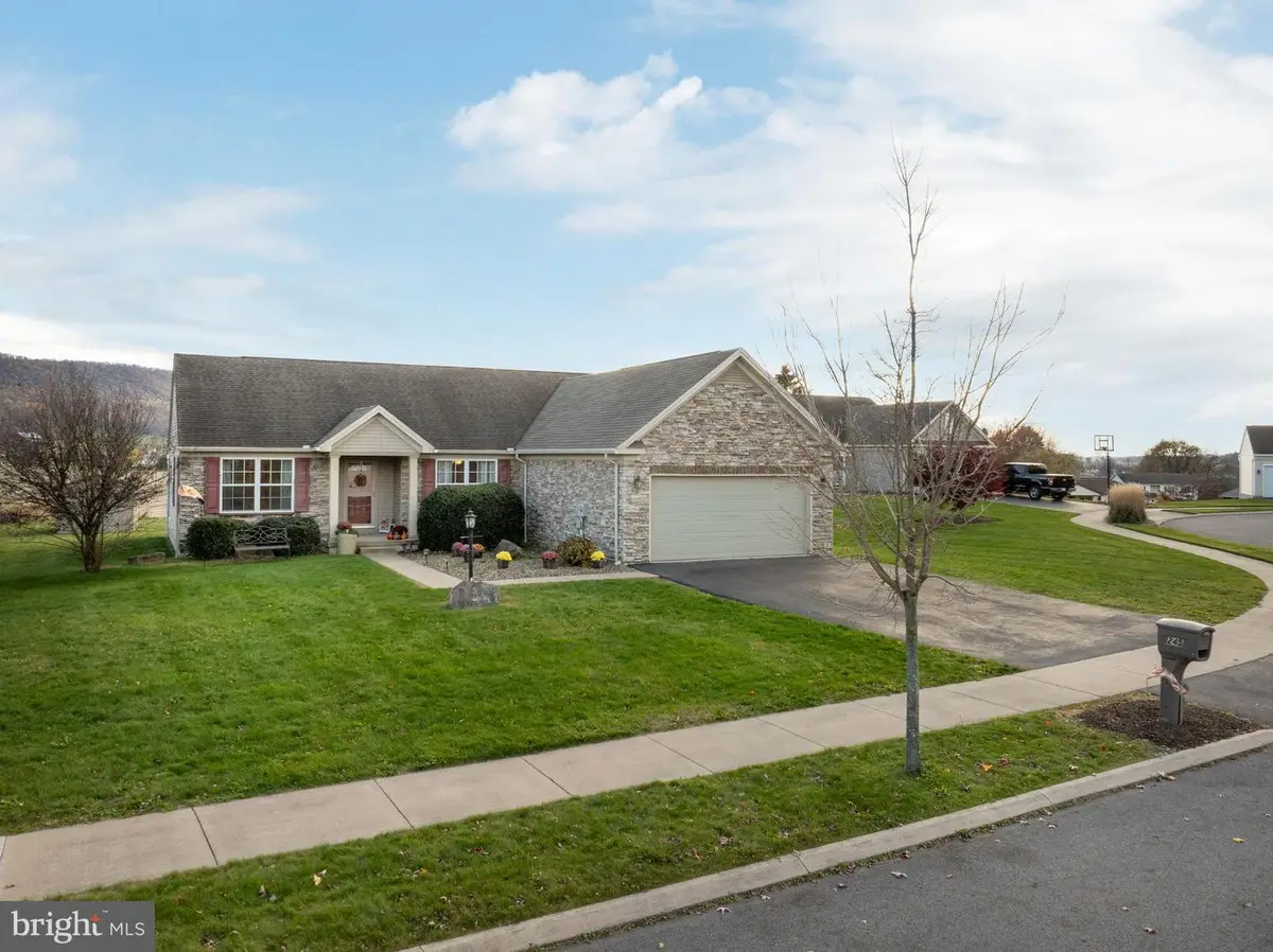 245 Archers Glen Cir, Bellefonte, PA 16823 - Image #1