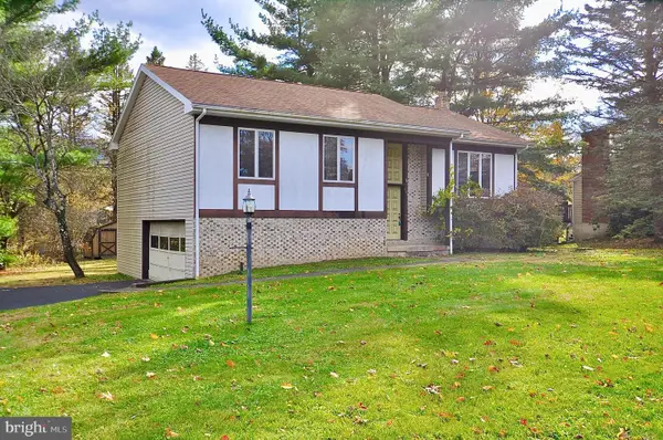 608 Lynnwood Dr, BOALSBURG, PA 16827