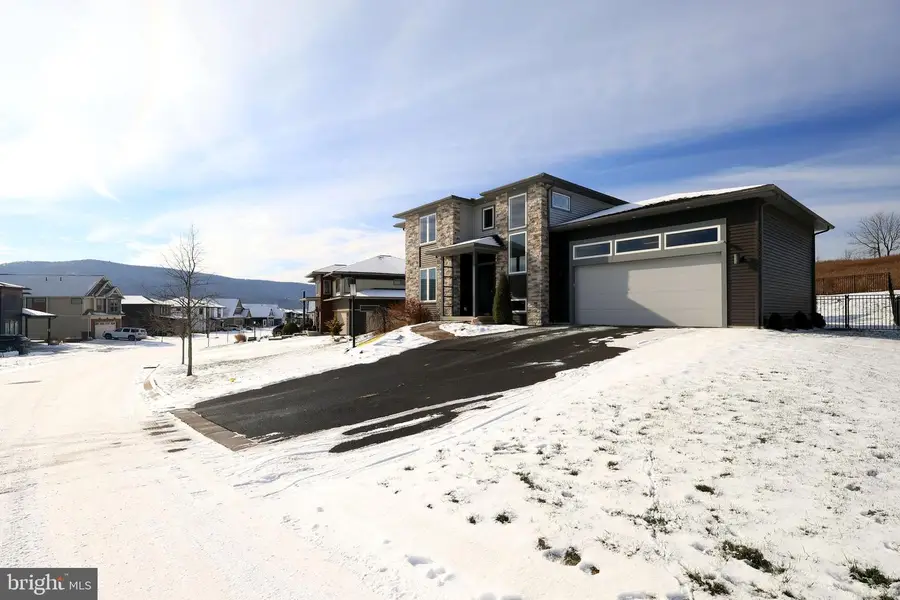 311 Derek Dr, Boalsburg, PA 16827 - Image #2