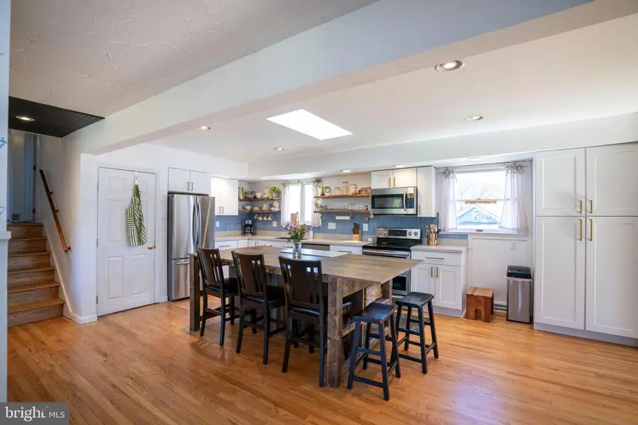 124 West St, Pleasant Gap, PA 16823 - #3