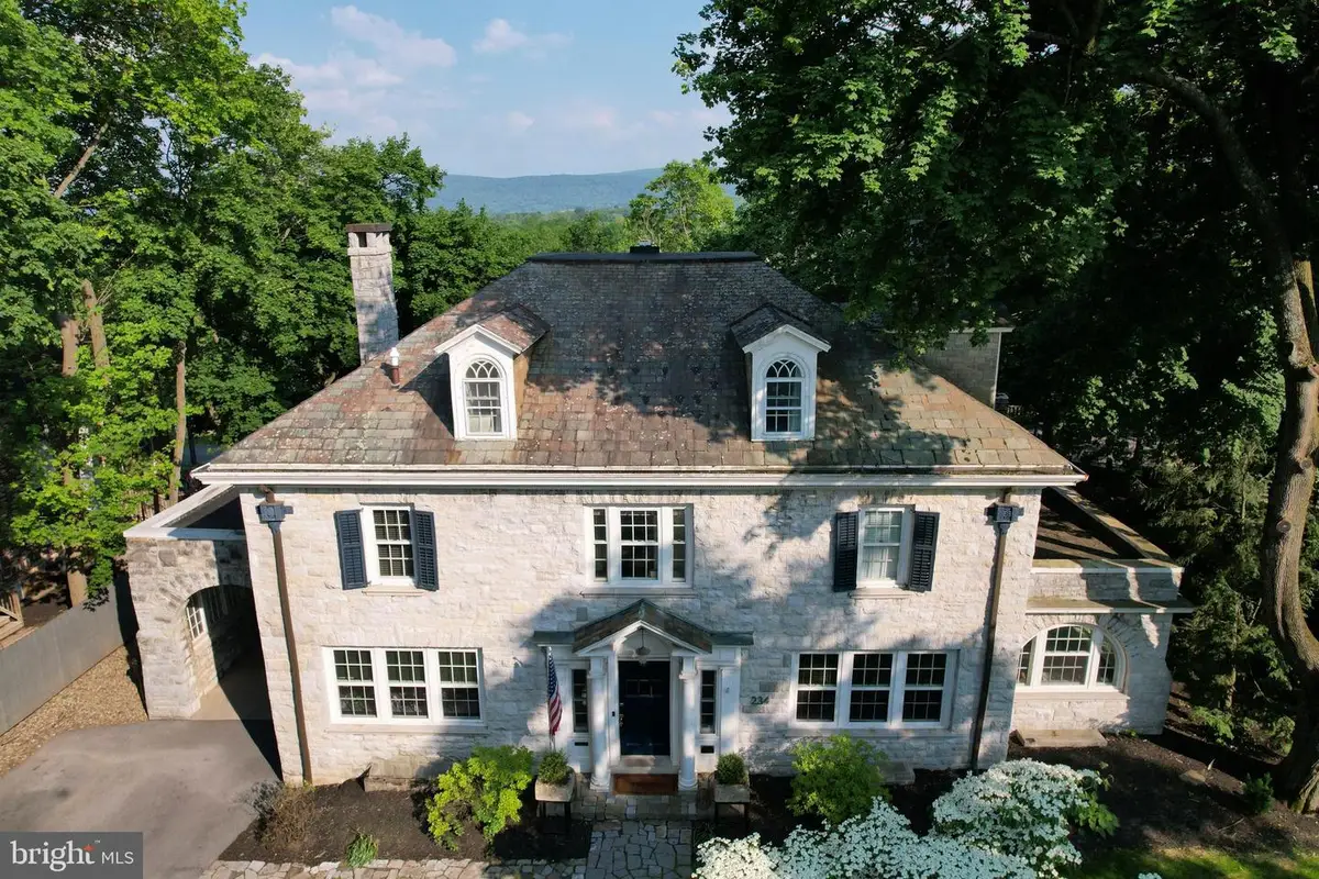 234 W Fairmount Ave, State College, PA 16801 - #1