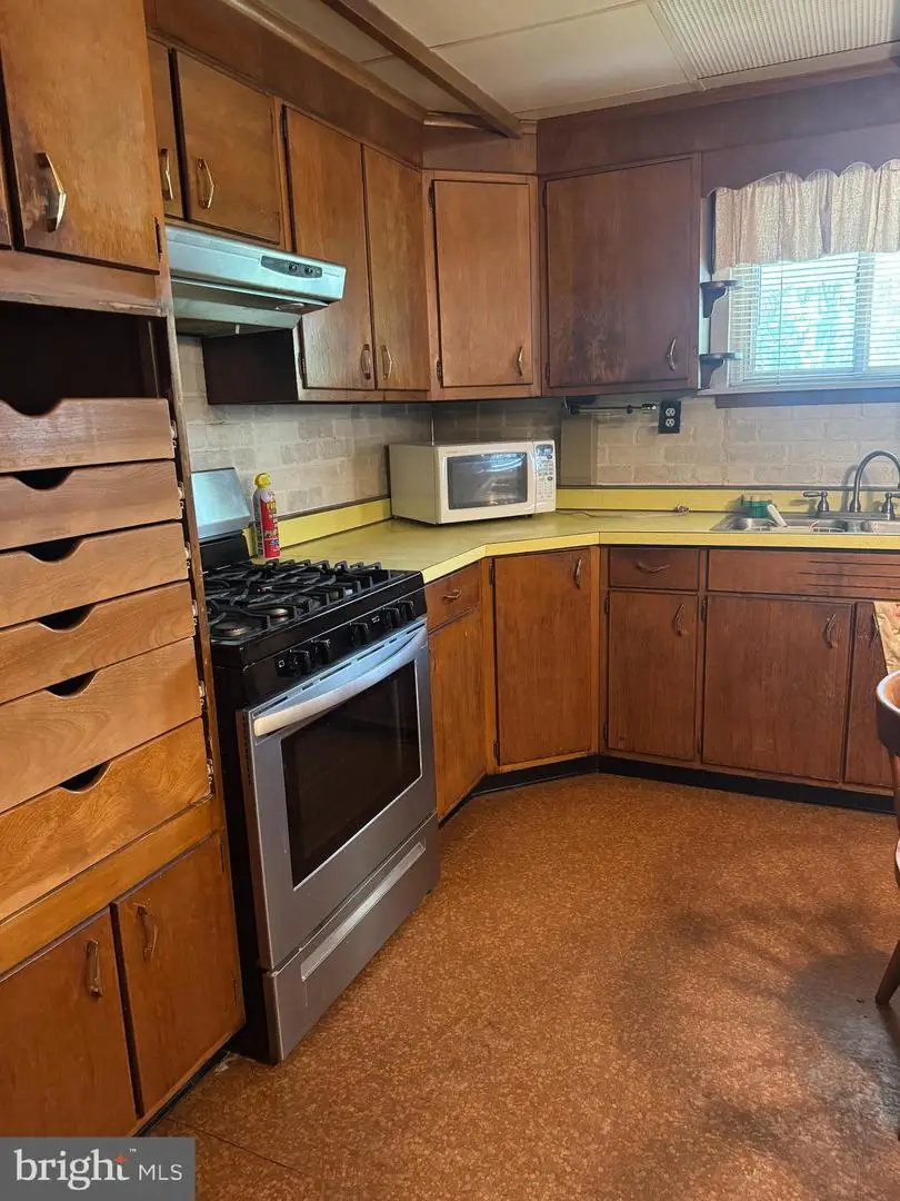 210 N 11th St, Philipsburg, PA 16866 - #3
