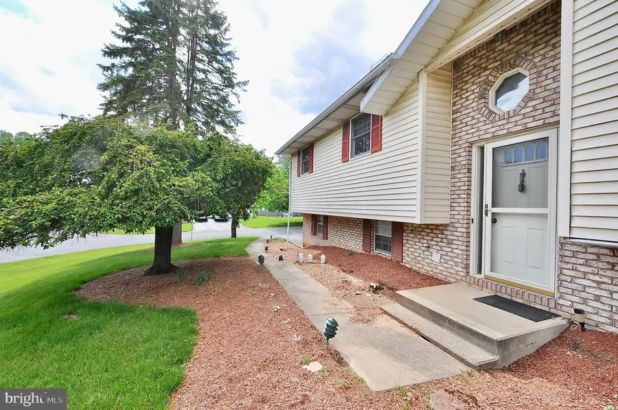 109 Berwick Dr, Boalsburg, PA 16827 - #3