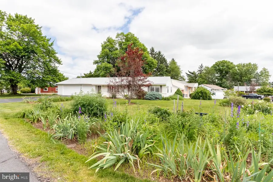 1529 Cromer Dr, State College, PA 16803 - #2