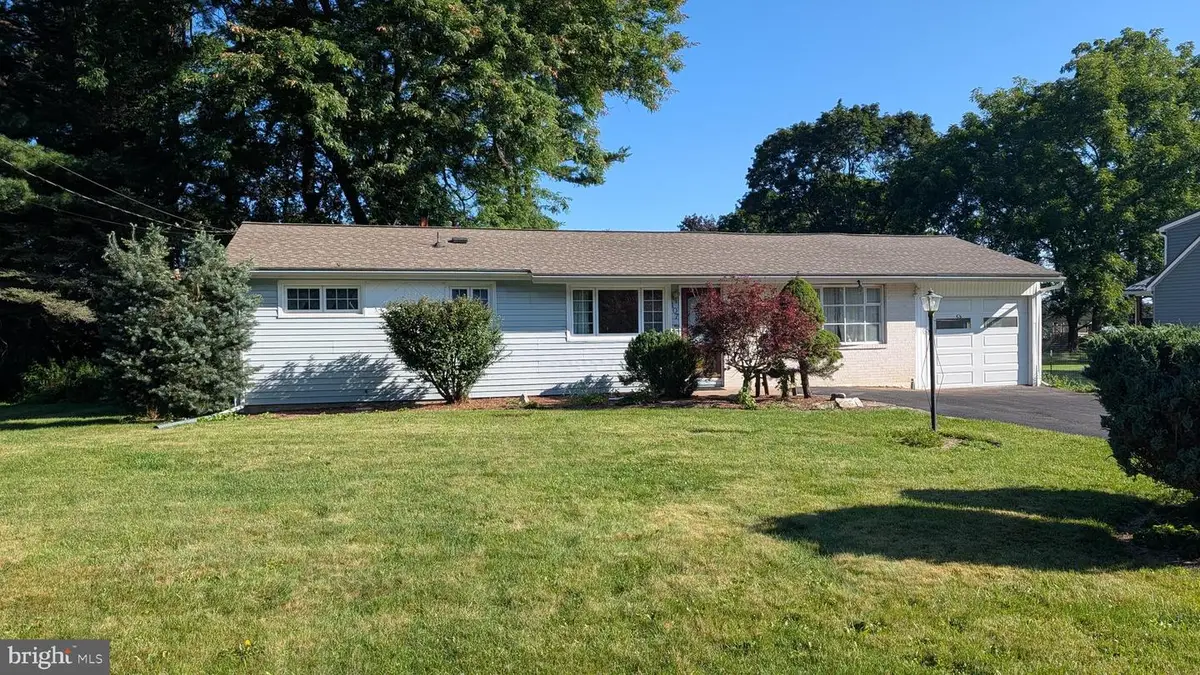 107 Horseshoe Cir, Pennsylvania Furnace, PA 16865 - #1