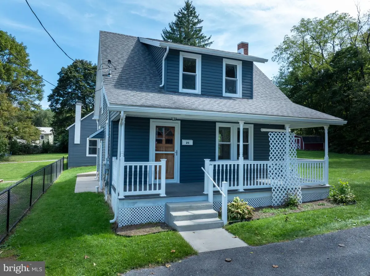 211 Pin Oak St, Pleasant Gap, PA 16823 - #1