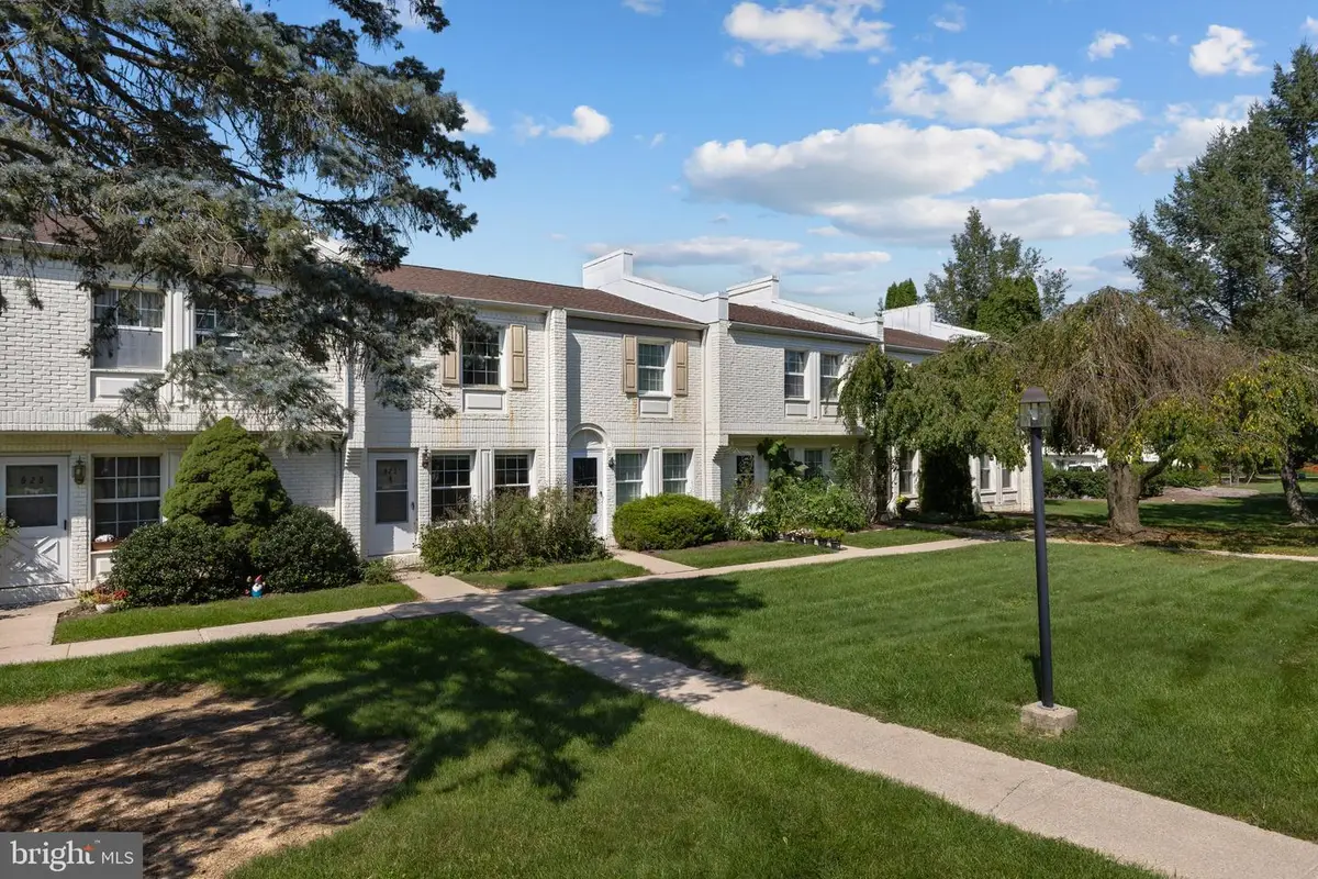 923 Stratford Ct, State College, PA 16801 - #1