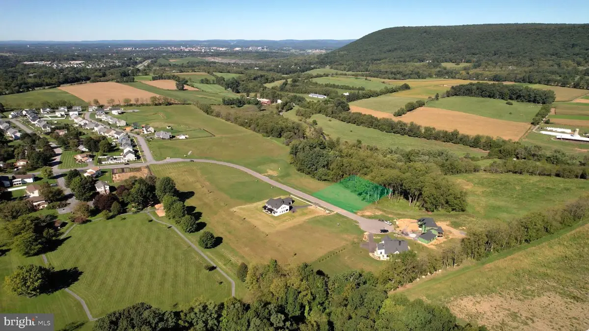 661 Montclair Ln, Boalsburg, PA 16827 - #1