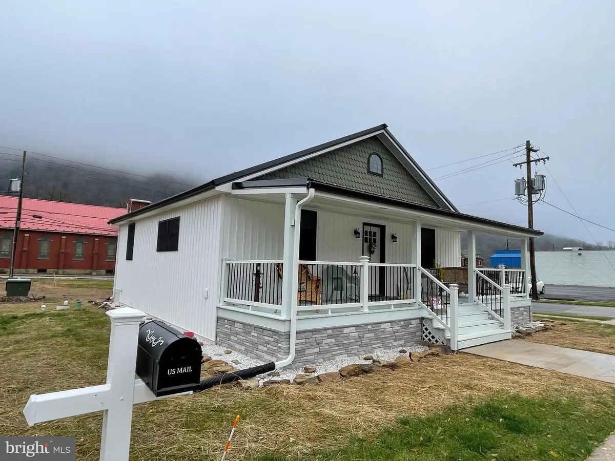 300 Erie Ave, Renovo, PA 17764 - #1