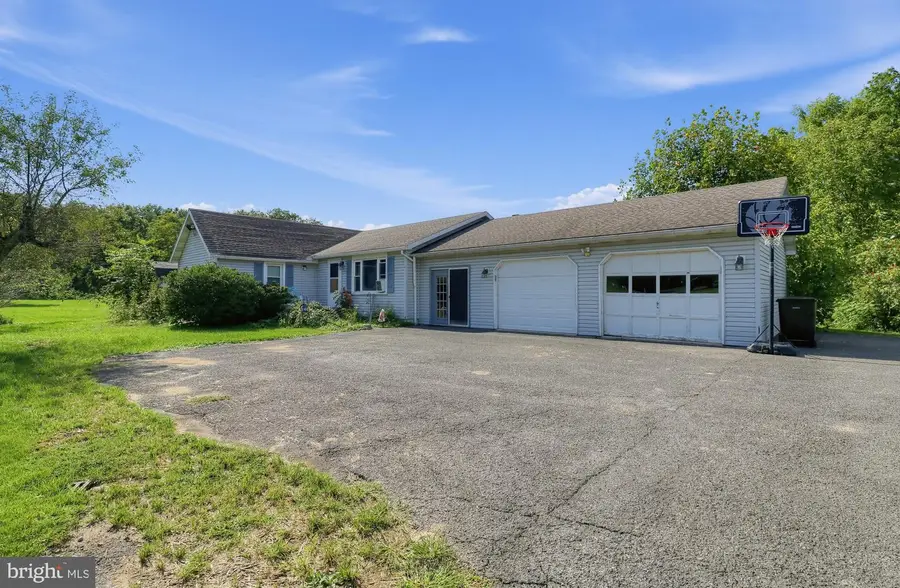 24 Linnwood Dr, Lock Haven, PA 17745 - #3