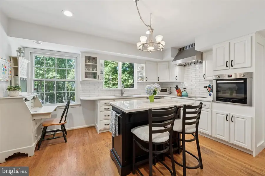 349 Colket Ln, Wayne, PA 19087 - Image #2