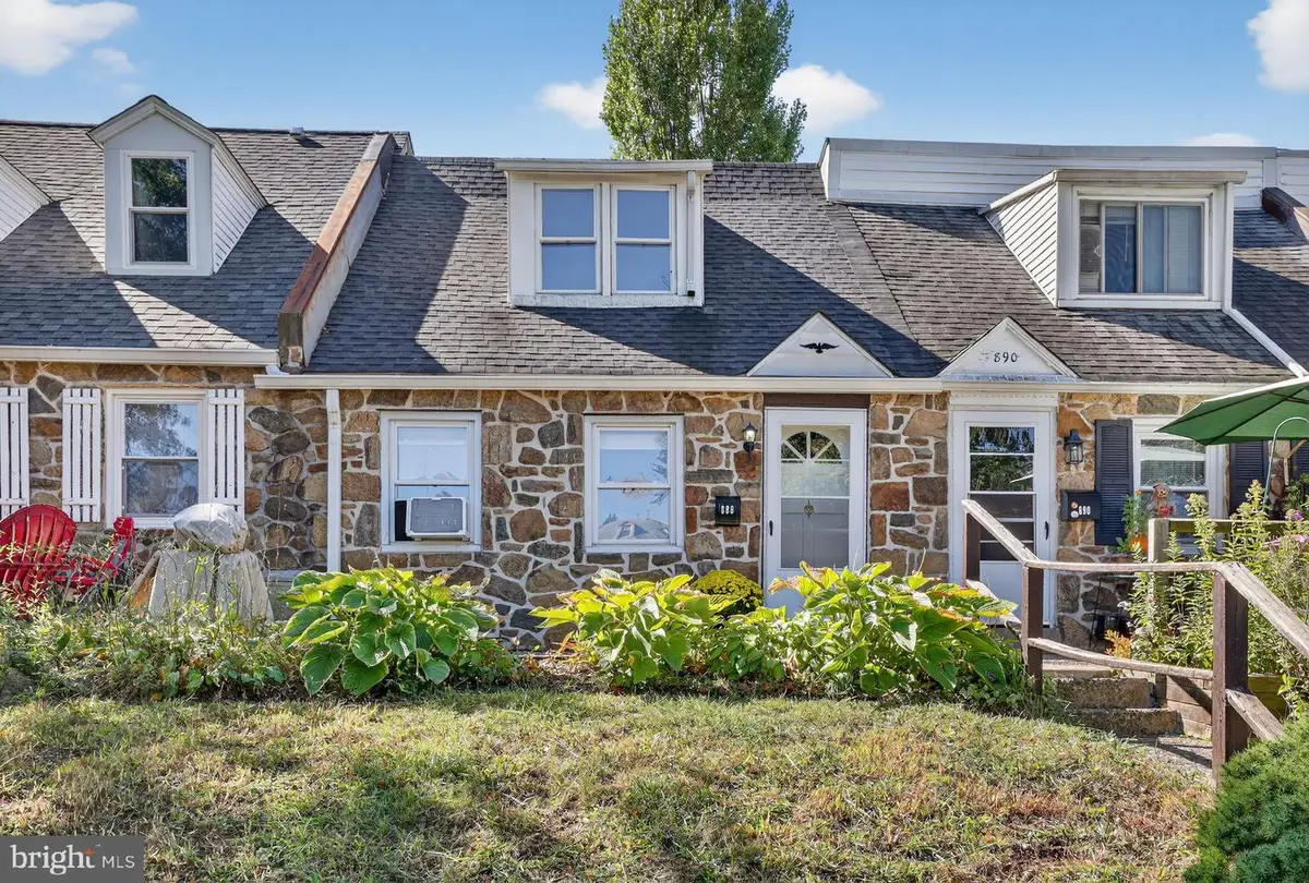 888 Woodlawn Ave, Phoenixville, PA 19460 - Image #1