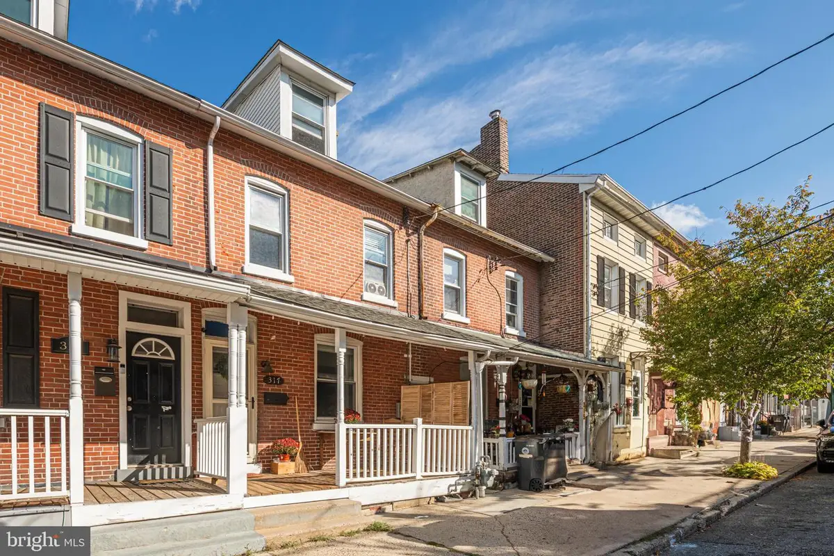 317 Hall St, Phoenixville, PA 19460 - Image #1