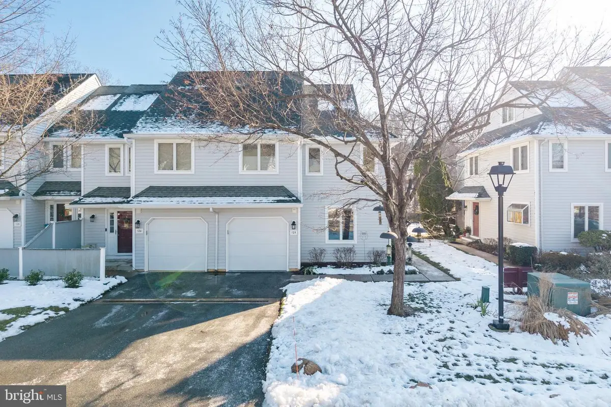 125 W Thomas Ct, Kennett Square, PA 19348 - Image #1