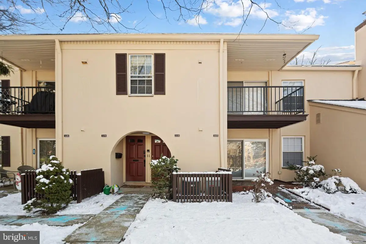 318 Old Forge Xing #318, Devon, PA 19333 - Image #1