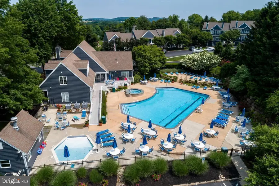 109 Lakeside Dr, Downingtown, PA 19335 - Image #2