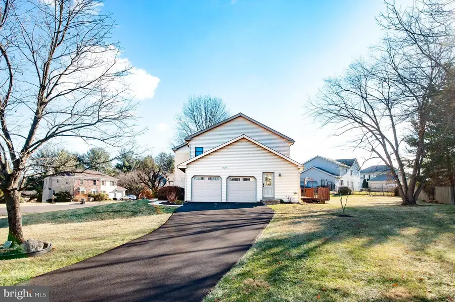 1016 Winding River Ln, Phoenixville, PA 19460 - Image #2