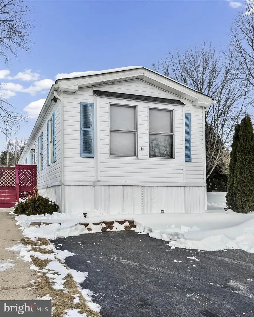 11 Creekside Dr, West Grove, PA 19390 - #2