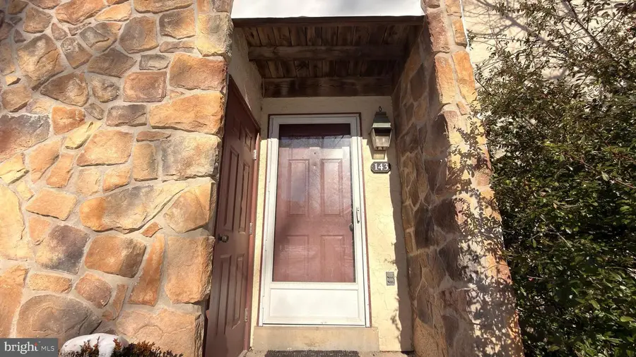 143 Valley Stream Cir, Wayne, PA 19087 - #2