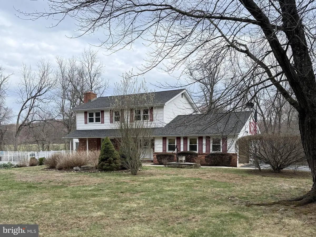982 Fairview Rd, Glenmoore, PA 19343 - #1