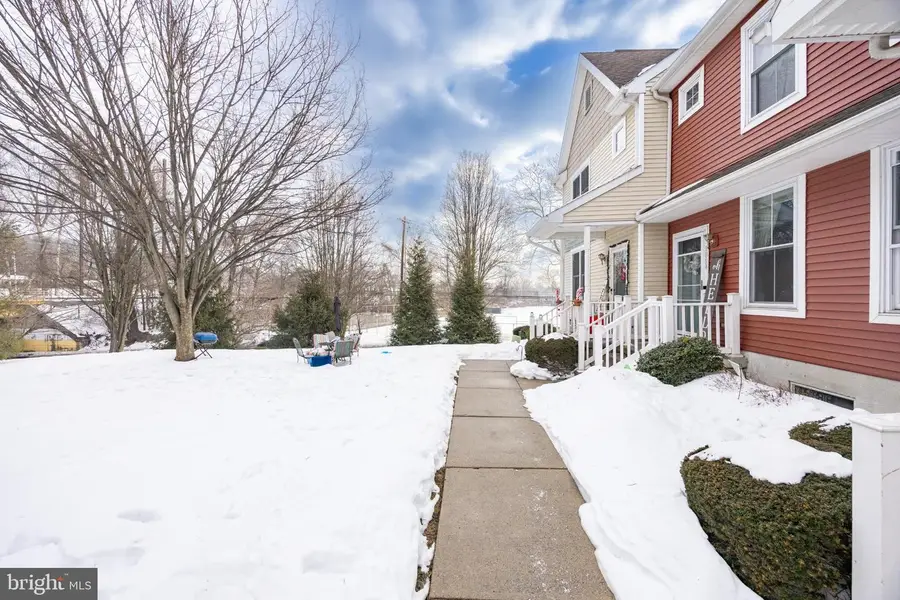 1094 Merchant St, Coatesville, PA 19320 - #2