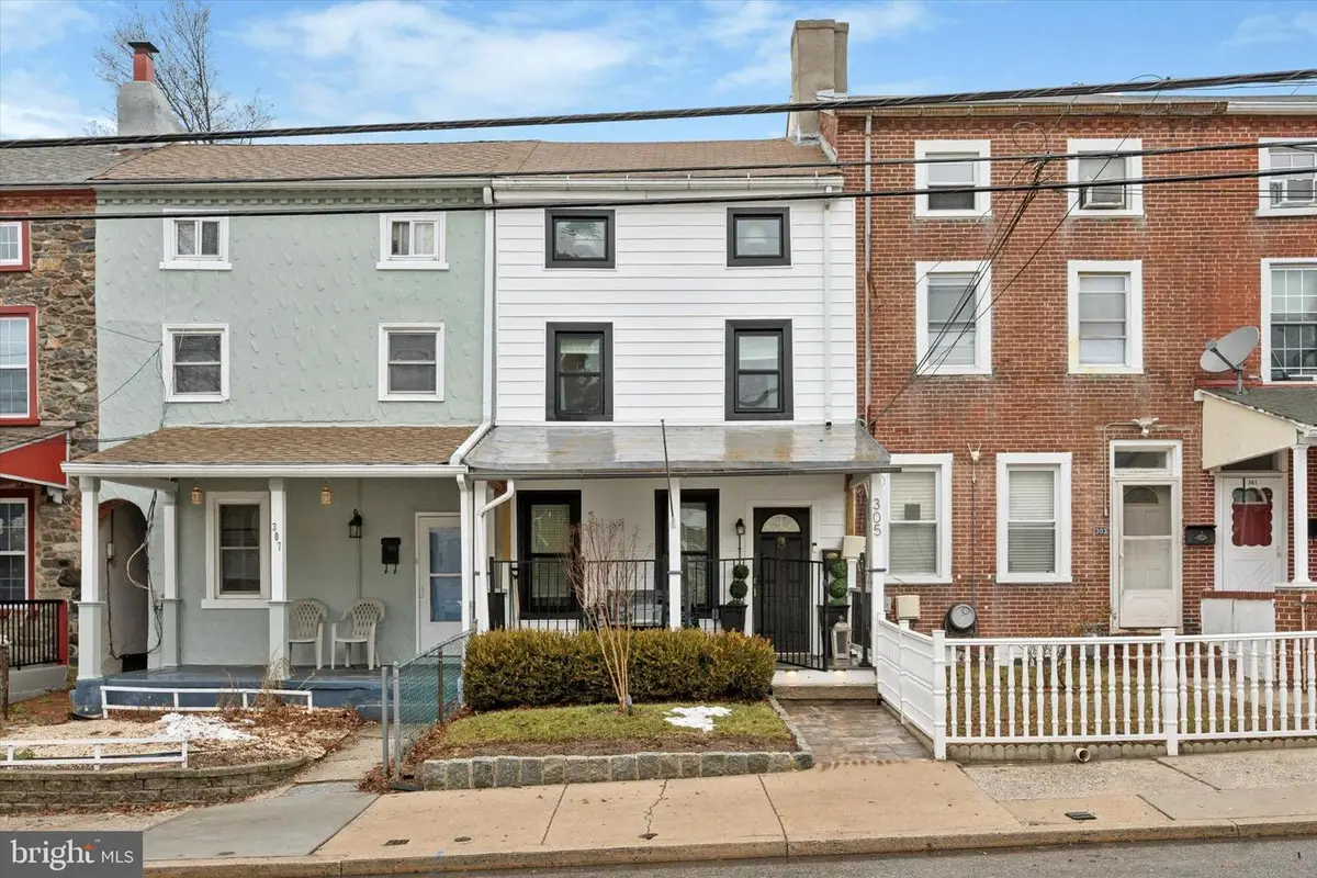 305 W Chestnut St, West Chester, PA 19380 - #1