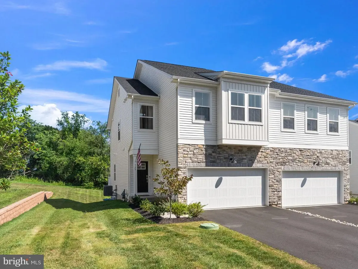 729 Hunsberger Rd, Spring City, PA 19475 - #1