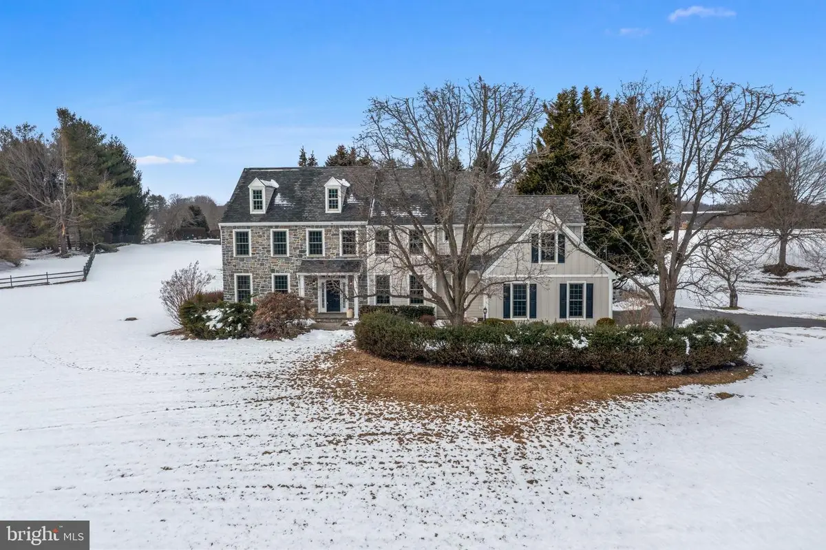 825 Bainbridge Dr, West Chester, PA 19382 - #1