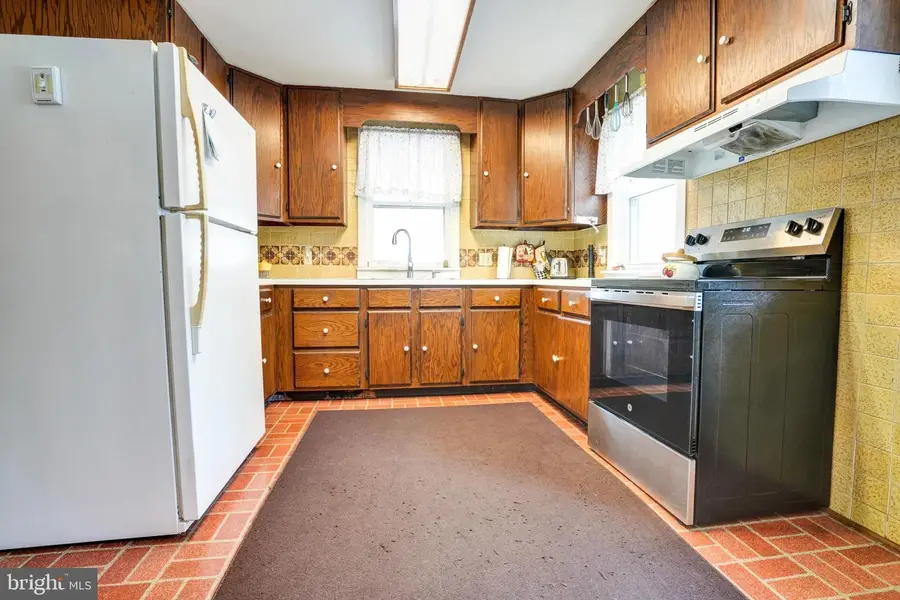 535 Valley Park Rd, Phoenixville, PA 19460 - #2